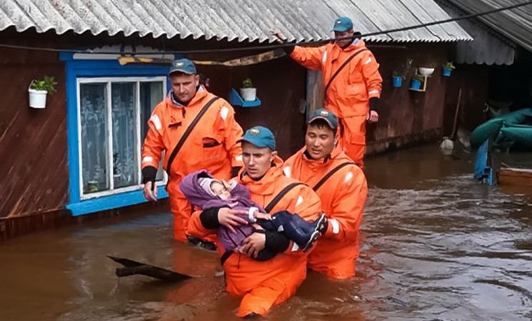 Оказване на помощ на жителите на Иркутска област, които са пострадали от наводненията