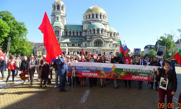 Стотици души взеха участие в акцията "Безсмъртният полк" в София